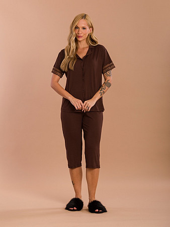 PIJAMA FEMININO CAMISARIA CURTA COM CAPRI COM DETALHES EM RENDA