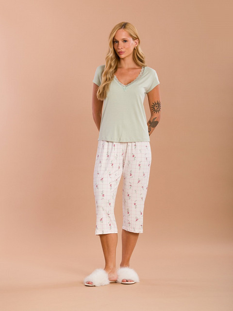 PIJAMA FEMININO CAPRI COM MANGA CURTA COM DETALHES EM RENDA